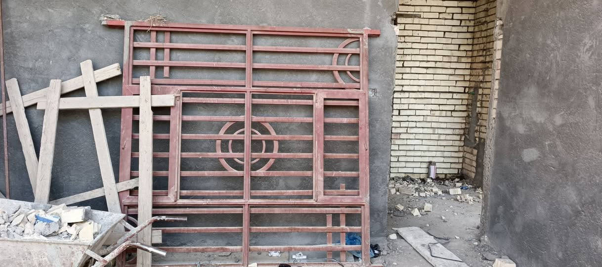 شبابيك 3البيع  وباب طلامه وربع  سعر 150 الواحد *********** العنوان كربلاه
