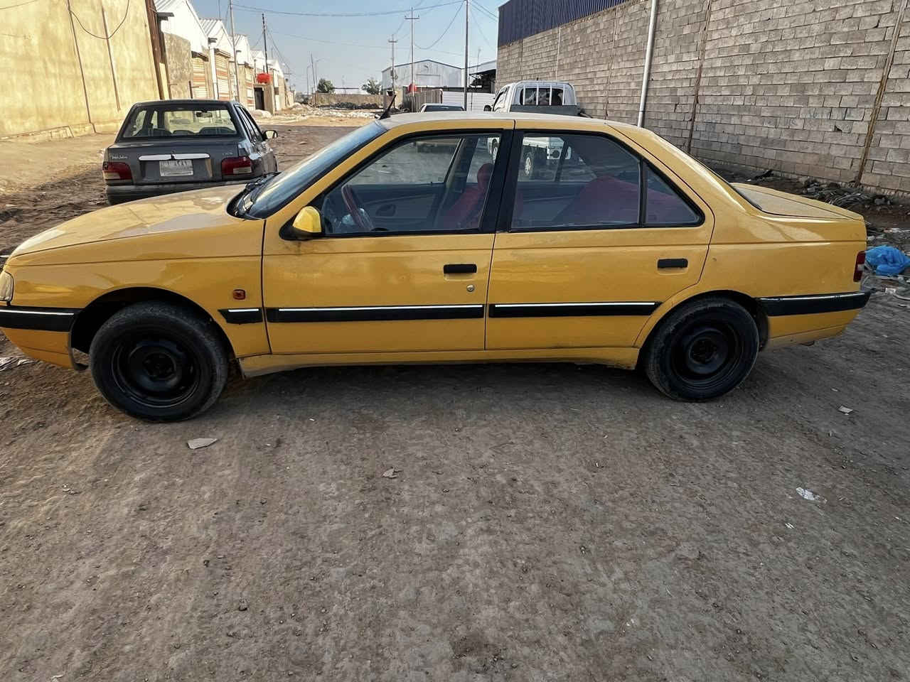 بيجو 405 للبيع مديل 2012 سنويه لل 2030 مصفره هيئه وغرامات رقم جديد ميسان مكينه كير حداديه تخم تاير كله جديد تبريد تدفئه كهربائيات كله شغاله السياره على اخد حبايه 
رجاء المو شراي لا يتصل السعر 29 ورقه المكان ميسان رقمي ***********
