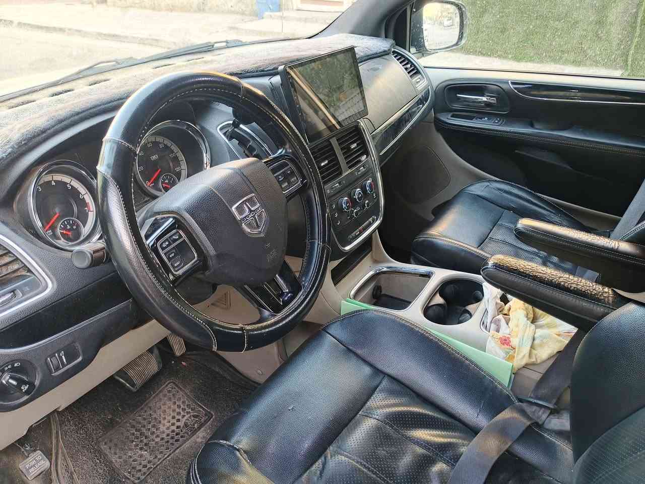 السلام عليكم للبيع دوج كرفان موديل 2014 وراد امريكي حادثها جاملغ او بنيد صفحت اليمنه السياره بيها صبغ 6 قطع بس اني ابيع احزام السياره فوول مواصفات بيبان كهرباء صندوك كهرباء جام كهرباء كشنات منفصل او جلد كشن المامي كهرباء محرك 3600 ماشيه 129 رقم بغداد الدولي تبريد 3 قطع تخم تاير جديد صدر جديد لايت عالي ناصي زنون اصلي شاشه أصليه امامي خلفي الصور الحادث ماعندي  السعر. 110 او بيها مجال بسيط مكان السياره كراده شارع الصناعه رقمي.  ***********
