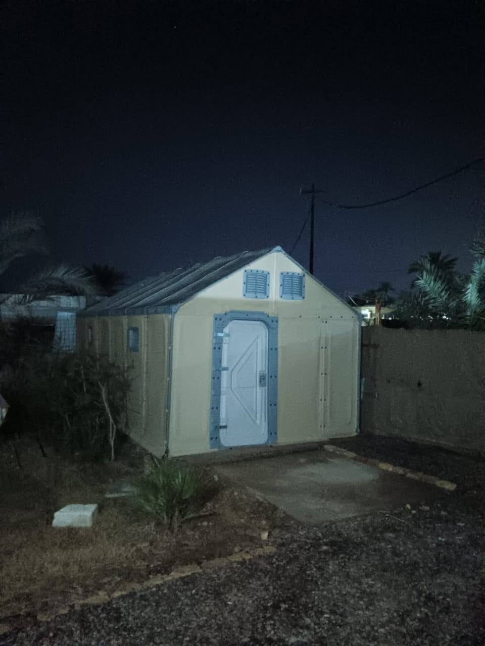خيمه للبيع   6×4 نضيفه كلش  جاهزه كهرباء وكامله   السعر  خاص  رقمي *********** عنوان النجف ابو صخير
