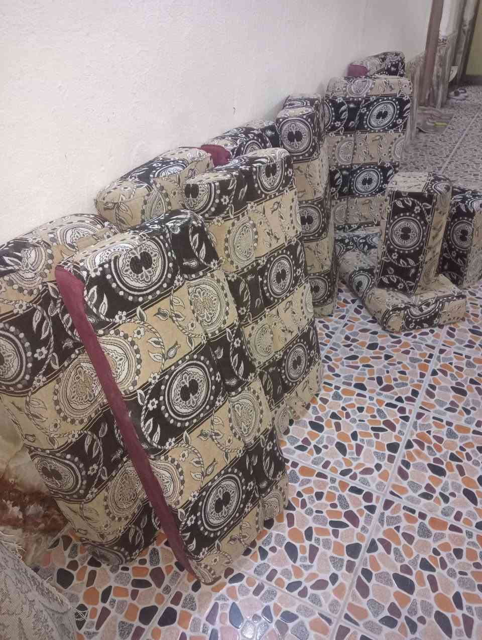 كعده عربيه 10 متر تكيات 4 نظافة 100/80مكاني حي الاصدقاء الرابعه السعر 75 رقم ***********
