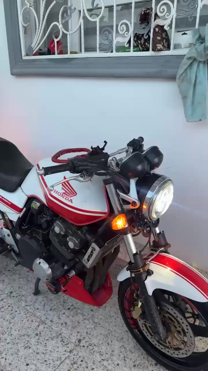 للبيع سيبي فور جيل ثالث ١٦ ولف سوبر  نضافه فول دراجه مكفول كفال عام من برغي ال برغي وياه صالنصه إثنين واحد كاتم وثاني رياضي 
مكان كركوك 
للاستفسار***********
