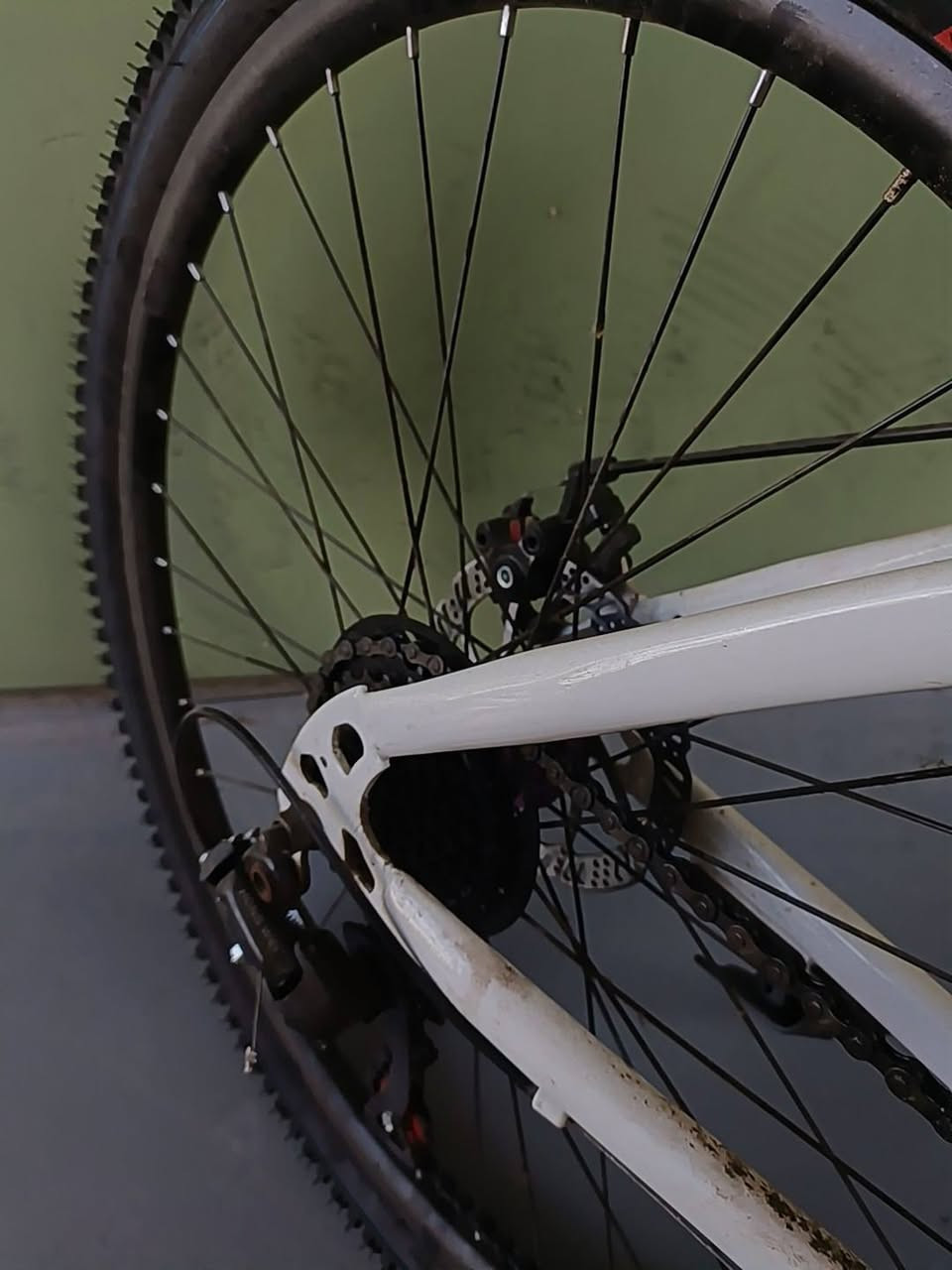 سلام عليكم بايسكل للبيع 
نوعه MT310 ياباني 
استيرن سبع الوان 
كير خلفي 7 نمر 
كير امامي 3 نمر 
استعمال قليل جداً 
مكاني بغداد بسمايه 
سعر 150 وبي مجال 
لل اتصال ***********
