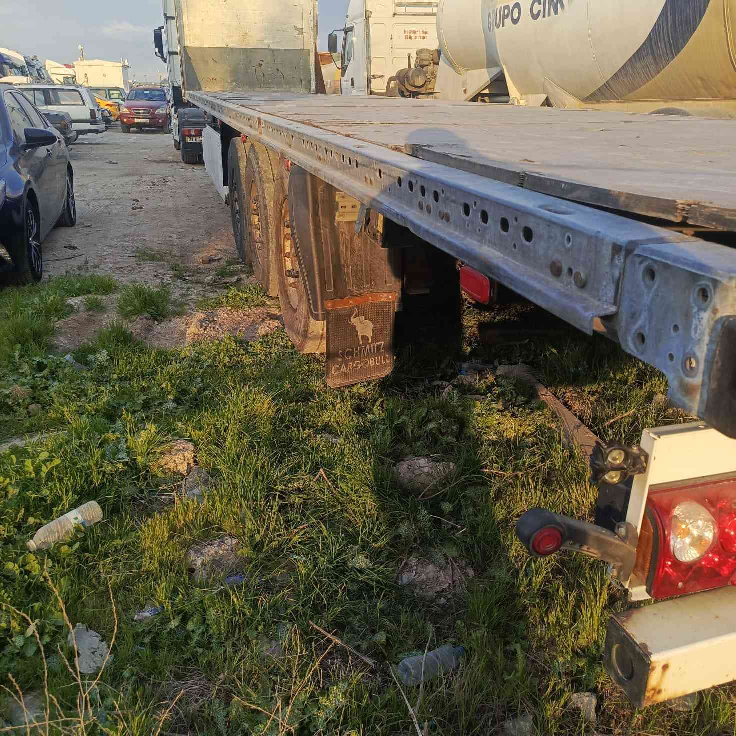 سلام عليكم 
 عربانة  شمتز 
منفيس كاملة 
اثنين دناكير  تعليگ 
كهربائيات 
 تخم تاير كلها كاملة 
گبل للشغل 
 السعر ب. ٨٠. وبيها مجال 
المكان  بغداد قضاء المدائن  
رقم صاحب العربانة 
  اي استفسار اتصل 
***********
