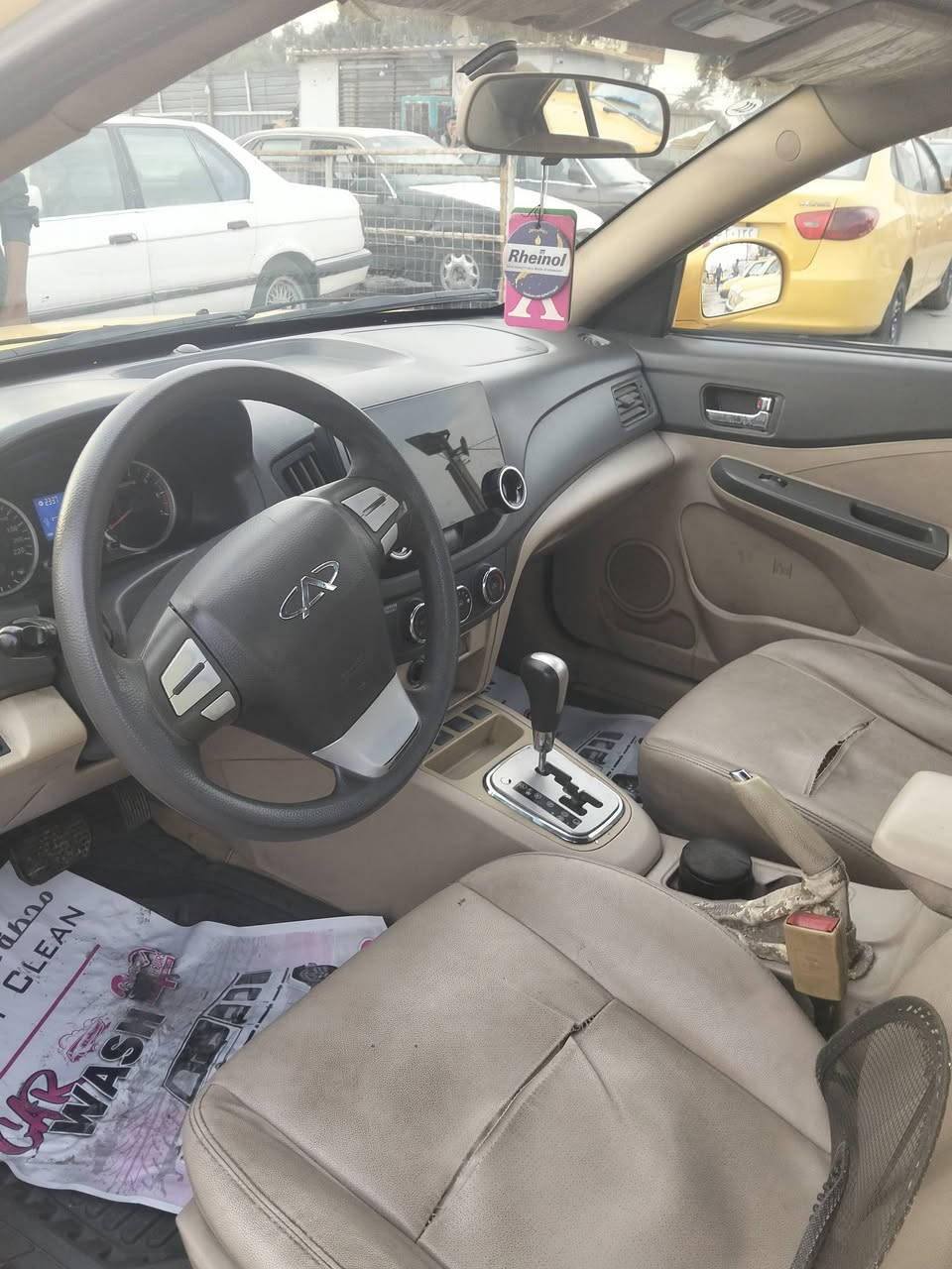 من رخصة الادمن شيري  E5 للبيع موديل 2014 سياره بلادية بيها جوزه بك بالكونترول مال كير محرك بلادي قطره صبغ مابيها بلادية تدفئه تبريد بلادية غير متواجد ع فيس السعر 43 ***********
