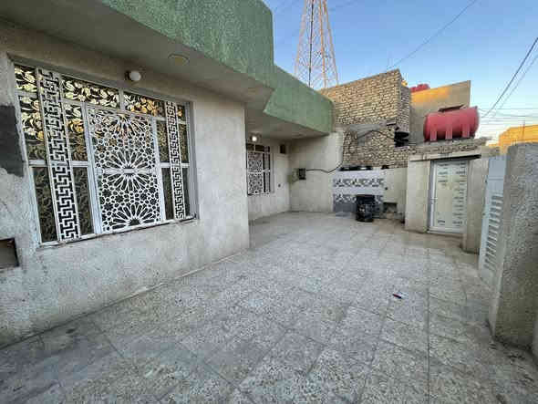 بيت للبيع مساحة 200 متر
واجها 10 نزال 20 

منطقة الغرير شارع الظغط 

طابو زراعي سند 25 

للاستفسار ***********
