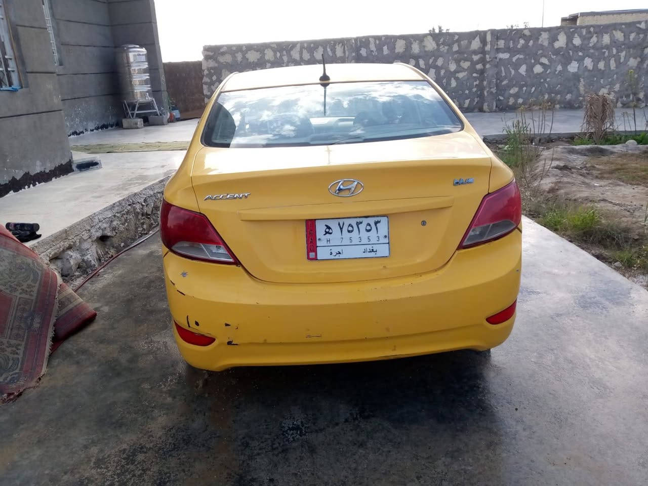 السلام عليكم اكسنت موديل ٢٠١٥ وارد امريكي حادث الجاملغ اليمنة الخلفي كير مكينة مكفول الصدر نظافة ٧٠ بلمية السيارة جاهزة للشارع للستفسار على الرقم ***********
