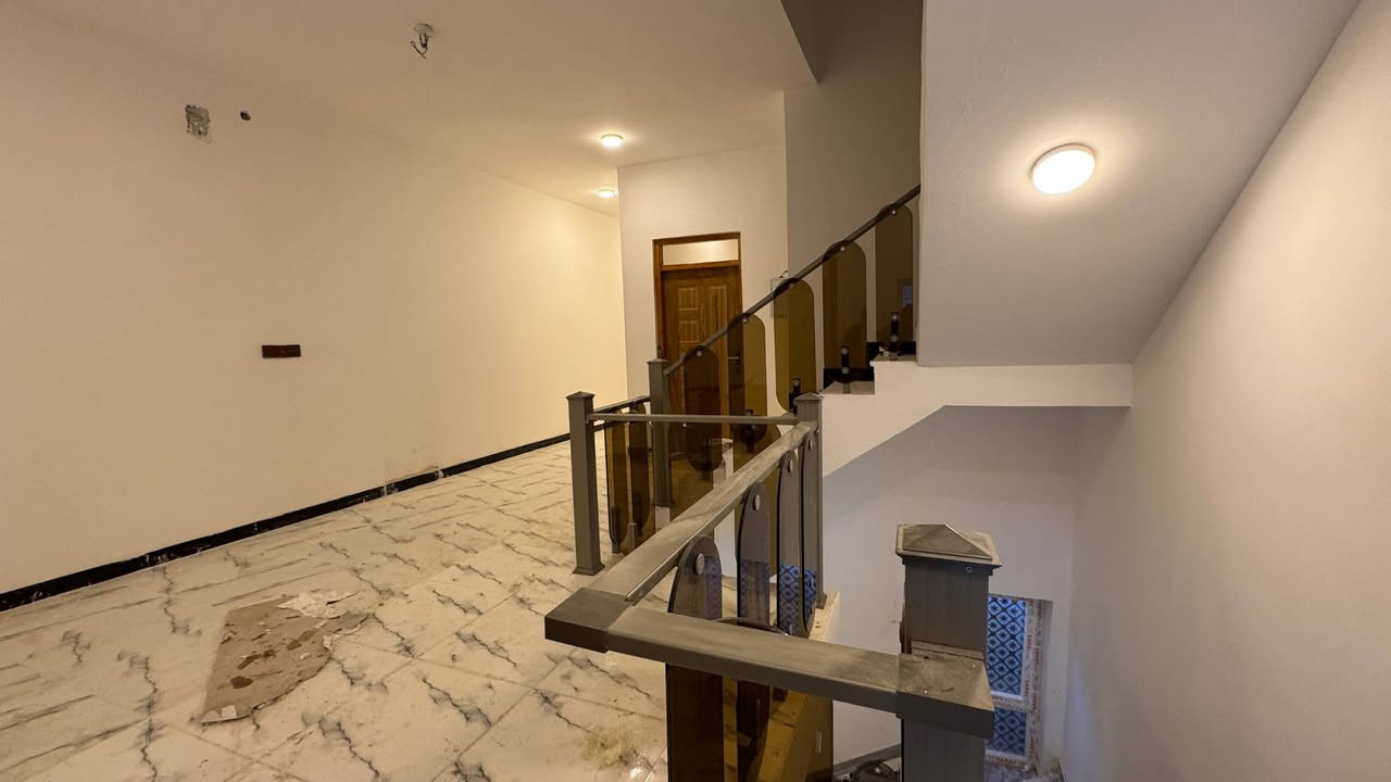 بيت  للبيع 

المساحه - 120 م
السعر - 210
العنوان -  الموحيه مقاطعه 42 قرب سايدن الرئيسي 
تفاصيل البناء - طابقين  مسلح  حديث
ط1 - غرفه +صاله+استقبال+مطبخ+صحيات
ط2 -   غرف عدد3+صاله+صحيات  

للمزيد من المعلومات يمكنكم التواصل معنا 
على صفحة الفيس بوك ( المثنى للعقار) 
او الاتصال على الرقم التالي 
ابو سيف  ***********
ابو سيف2  *********** 
للمزيد من العروض الدخول على الرابط
https://web.facebook.com/groups/353423759199621
او قناتنا على اليوتيوب
https://youtu.be/wNJnyaBvaoU ناصرية, ذي قار
