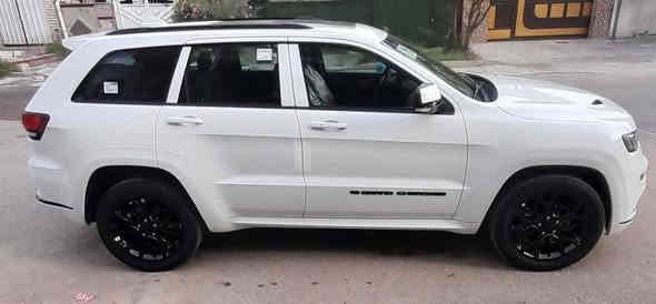 السلام عليكم جيب كراند شيروكي فئة S خليجيه رقم بغداد موديل 2022 مكفوله من الصبغ والبارد والشخوط بحال الزيرو ماشيه 20 ألف موصفات فول واحد ع واحد ام الرادار الأمامي داخل جلد اصلي مطعم بلون احمر شامو رقم التلفون ***********
