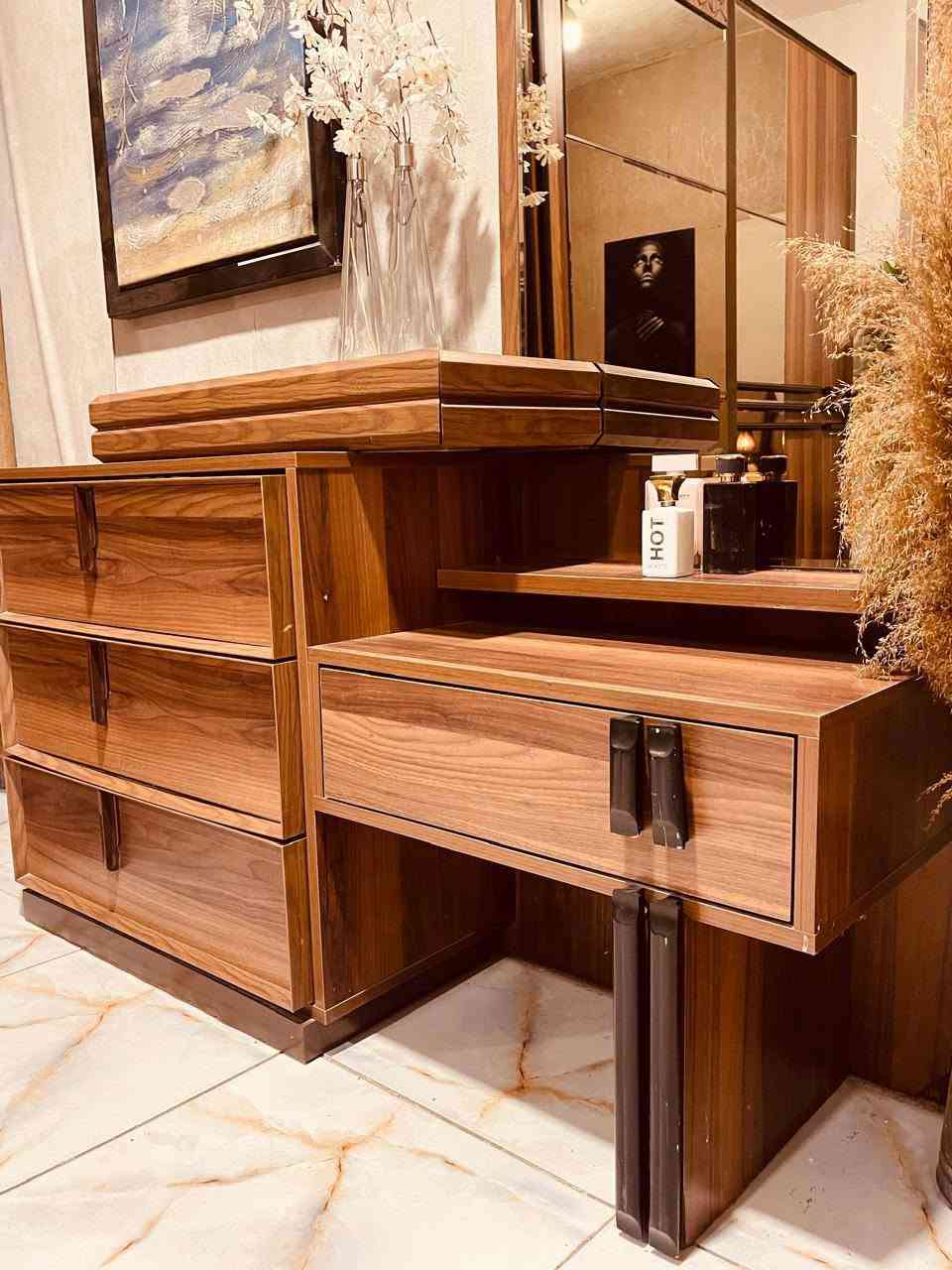 غرفه تركيه من شركه ايدول 
سعره 750 الف
***********
مكاني بغداد
