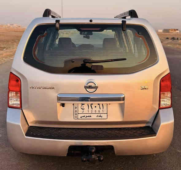 السلام عليكم 
للبيع نيسان بافندر 2009 وارد أمريكي مكفولة من الضربة و التبديل فقط صبغ بالجاملغ الخلفي الأيمن و صبغ قليل جداً بالباب الخلفي ( مرفق السونار مع الصور )  مكفولة من المكينة و الكير و الحدادية و التبريد و الكهربائيات و تبريدها (3) قطع ثلج و (7) راكب و دشبول أرمادة و شاشة و كامرة و كشن السايق كهرباء و تحكم ستيرن و المري الجانبية كهرباء و دوسة البانزين كهرباء و فتحة سقف شغالة و حجم المحرك (6) سلندر (4000) و تخم تاير جديد (5) و السيارة ماشية (170km) السيارة جديدة جداً و جاهزة من كلشي و رقمها بغداد شرط تحويل و السعر (114) و بيها مجال للشراي المكان البصرة الأمن الداخلي للأستفسار *********** .
