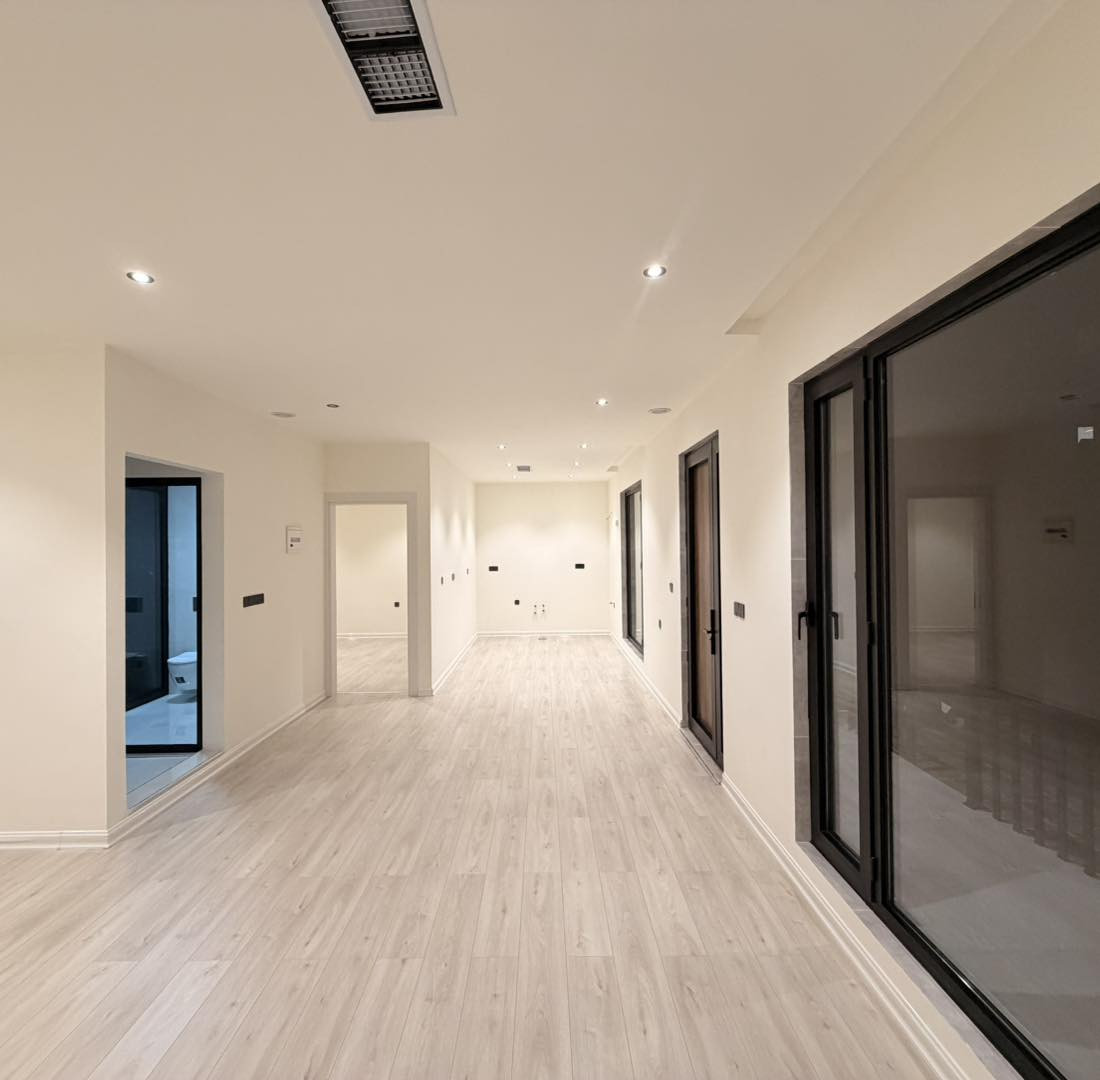 خانووی تازە  بــۆفرۆشـــتن
ناونیشان : سلێمانی -بەکرەجۆ  نزیک دەروازە کۆڕنیش  -  جادەی ١٢ مەتریی - ڕووی سلێمانی - واجیهەی ١٢ مەتر
ڕووبەری(105) مەتر دووجایە
دووقات بۆ دوو ماڵی جیا 
پێک هاتووە لە ( هۆڵ ومەتبەخی کراوە- 2نوستن - مشتەمەلات) - مشتەمەلاتی دەرەوە
 ڕووکاری ئەسترۆپۆڵ - ئەرزی تەختە - سەقفی کناف - سیستمی ڕووناکی لینەر - دەسکی سمارت- ئەلەمنيۆم و شوشەی دەبڵ جام - توالێت و خەڵاتی دفن، سیستمی بوستەر 
دەکتی موبەریدە ی جیا بۆ هەردووقاتەکە )

شوێنێکی زۆر باشە و هەموو خەدەماتێکی هەیە 
نزیکە لە ( ماجدی مۆڵ - دەروازە کۆڕنیش - خەتی پاس- بازاڕو مارکێت -قوتابخانەی سەرەتایی و دواناوەندی - ساحەی نەورۆز - ئیتالیا ئایسکرێم )
نرخی (875) وەرەقە و  مەجالی تێدایایە بۆ موشتەرییە بەڕێزەکان 

‎بۆ بینینی موڵکەکە پەیوەند بکە بە ***********
