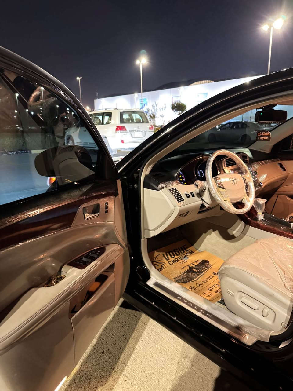 تۆیوتا ئەڤەلۆن ٢٠١٢
فول فول مواسەفات
بێ بۆیاخ
١٤٣ هەزار رۆیشتووە
گێڕ و مەکینە و دیجیتاڵ بەشەرت
نرخی ١٤٢ گەلا و مەجالێکی کەم 
*********** 
تکایە ئەگەر موشتەری نیت تێل مەکە السليمانية, العراق
