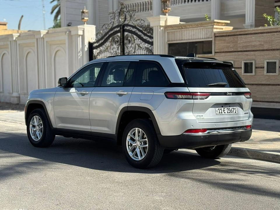 جيب كراند شيروكي لمتدد 
موديل 2022
فول موصفات ما عدا الفتح 
ماشيه 55000mi
بدون ايرباك 
الحادث كما موضح بالصور 
صار بيها داخل العراق سرقه 6قطع خارجيه راجعات اصلي وصابغينهن 
السعر 248 وبيها مجال بسيط 
العنوان البصره 
***********
