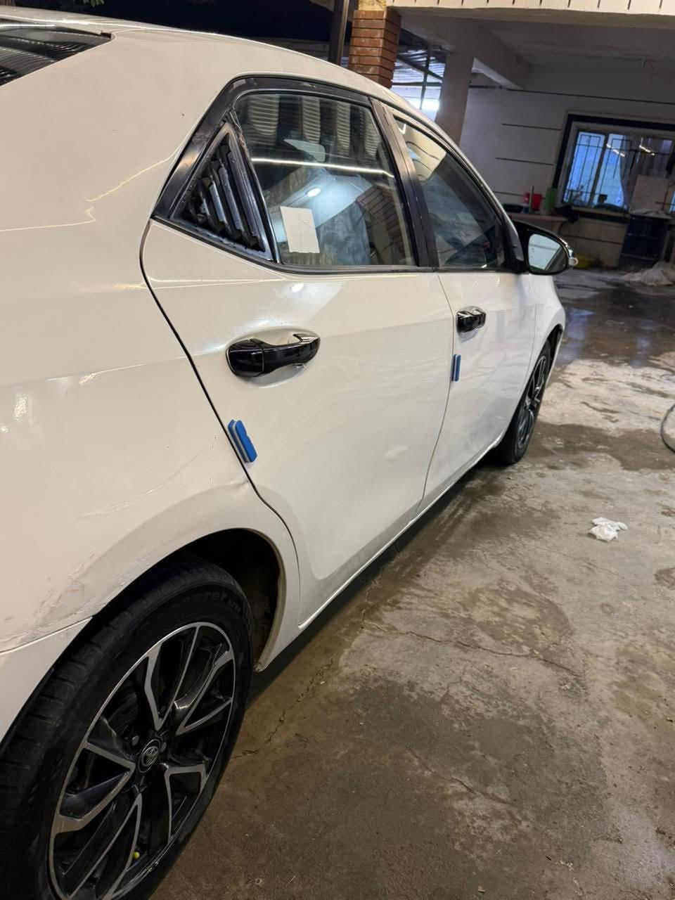 السلام عليكم بيع فقط 
تويوتا كورولا خليجي
رقم بغداد الإنكليزي الجديد
الموديل 2015
اربعة سلندر
المحرك 2000 تنفس طبيعي
داخل بيجي مخمل
تحكم استرين جهة واحدة
شاشة اندرويد
كامرا خلفية دوارة
ويل كب
السيارة كير ومحرك  مكفولات
سونار موجود ضمن الصور
اضافة للسونار بيهة تبديل جاملغ ايسر
السعر       129  $   وبيهة مجال بسيط
مكان السيارة  بغداد  المحمودية

هاتف ***********
***********
