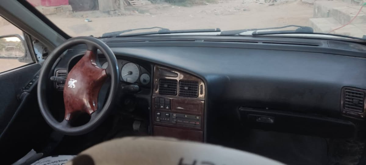 السلام عليكم بيجو بارص موديل 12رقم ذي قار  مكينه وكير مكفولات   ***********
رايدهه ب٣٣
