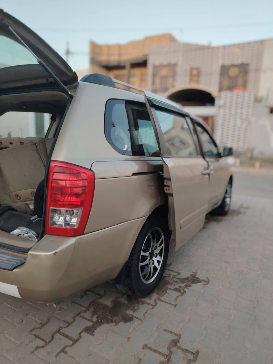 السلام عليكم كيه سيدونا موديل 2006رقم بغداد نكليزي بسمي مصبوغة احزام جماليه مكينه 3800 خير من الله بيهة منضومه غاز 80لتر المرغوبه حادث جاملغ خلفي عكس السايق بصيط بل اهلال سياره جاهزه مجهزه سعر 110 وبيهة مجال بصيط رقم الهاتف ***********
