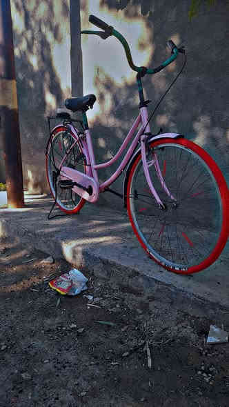 السلام عليكم بايسكل بناتي حجم 26 موديل 21 السعر 85 وبي مجال***********
