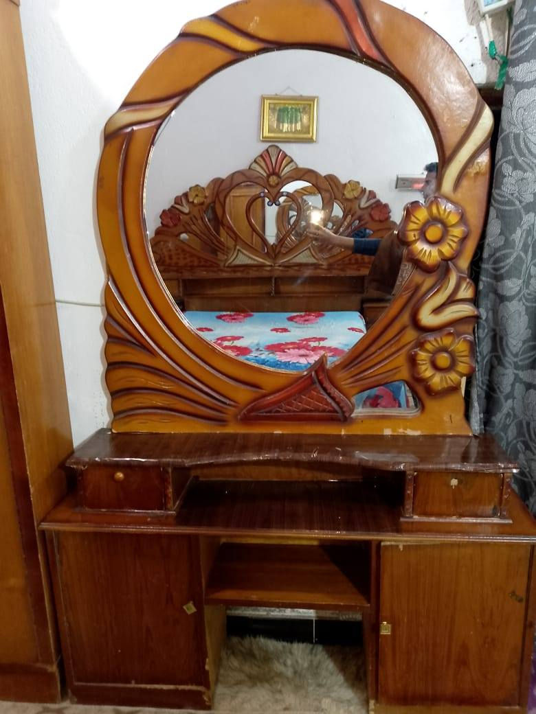 قرفه للبيع سعر 500
عنوان بصره الزبير  ***********
