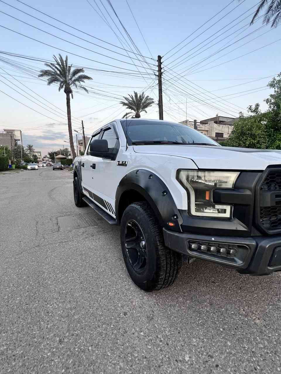 السلام عليكم
فورد f150 

موديل 2017 

ماشيه 150 

بيهه كتاب تظليل 80‎%‎ 

كلشي موضح بالسونار  السياره بدون اريباك كلهه سليمه 
مكبنه 3500 تنفس طبيعي 6v
 مكانهه بغداد المنصور 

سنويه باسمي 

منظومه غاز 60 لتر 

تريد تحويل تريد وكاله 

السعر 200 وبي مجال بسيط

ممتواجد ع النت ***********
