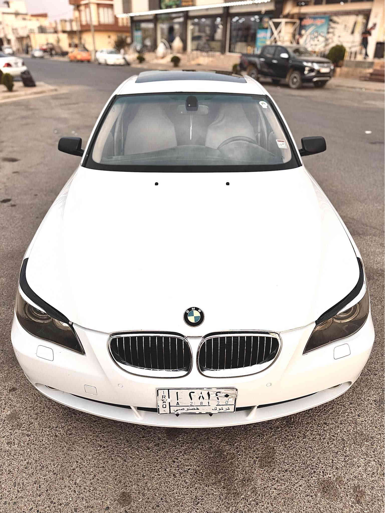 Bmw E60
موديل 2006
530i 

فوول فوول مواصفات 

مه كينه 530ي نؤزل كورت مه رغوب 

به سمه و سلايت گير تؤماتيك و سپؤرت وعادي 

كوشن كاره بايي و كوشن خه زنه 

بيلاد 5 په رده يه پيش و دواي حاسه يه 

ته بريد ساردوو گه رمي و هه موو گياني به شه رت 

سوکان کارەبایی و تحدید سورعە

بێ لێدران هەیکەلی زۆر زۆر ڕێکە

ناو زەرد و کوشن جلد
 
سه ياره كه براوه ي دووبه يه

سعری ٥٤ گەڵا و مەجال

موشتەری نیت سەری خۆت و منیش مەیەشێنە

ژمارە تلفۆن 
***********
شوێن چەمچەماڵ 
ئەدمین گیان 💐💐 السليمانية
