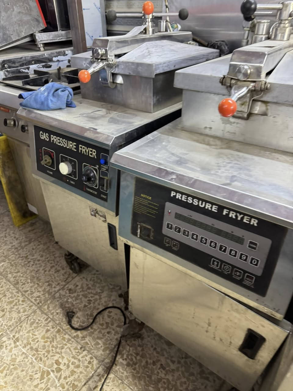 يتوفر اجهزة مطاعم شرقي وغربي مستخدم وجديد للاستفسار ***********
