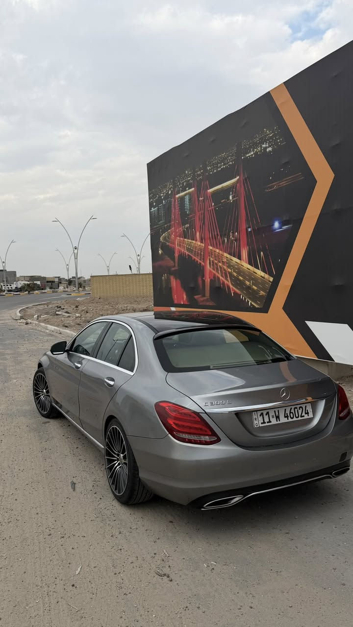 السلام عليكم مرسيدس بنز موديل 2015سياره كفاله من الضربه بيها قطع كلير فقط
محرك كير كله خير من الله سياره حلوه ومناسبه للجناي سنويه وهزه جديده بسمي السياره ويل جديد هسه شديته ب 10اورق 
سعرها قفل 165من الاخير ***********مكاني بصره بالقبله
