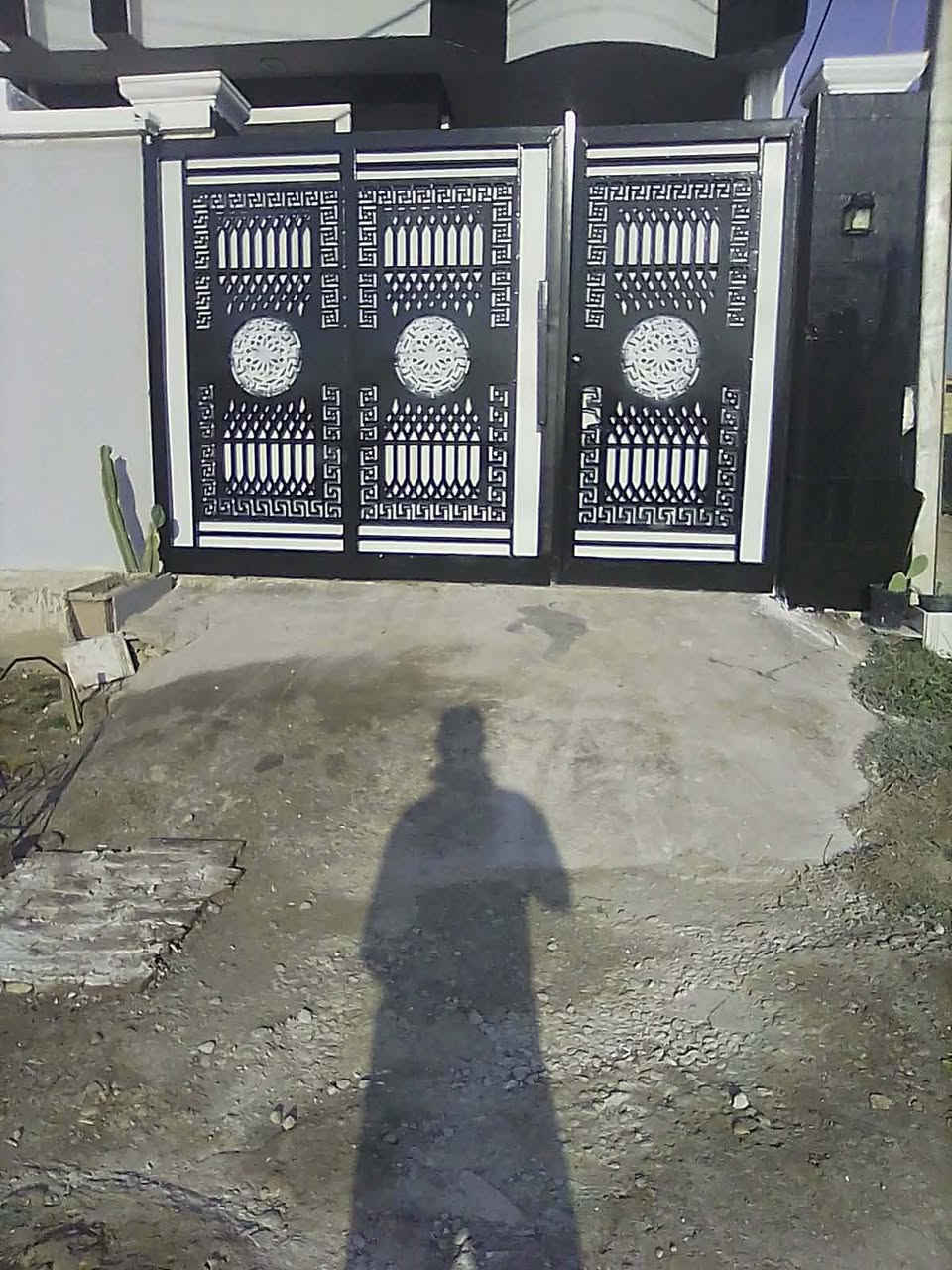 صبغ شبابيك وجهيات وجدران اسعار مناسبه تواصل ***********
