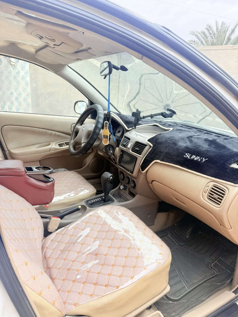 سلام عليكم
نيسان صني ياباني للبيع 
موديل 2010
سياره نضيفه وكلش حلوه نصبتهه 
تبريد ثلج ❄️ 
سياره بيهه 3 قطع صبغ اماميه جماليه 
وبارد ب جنطه 
السعر ب 110 وبيهه مجال

 اتصال ***********
