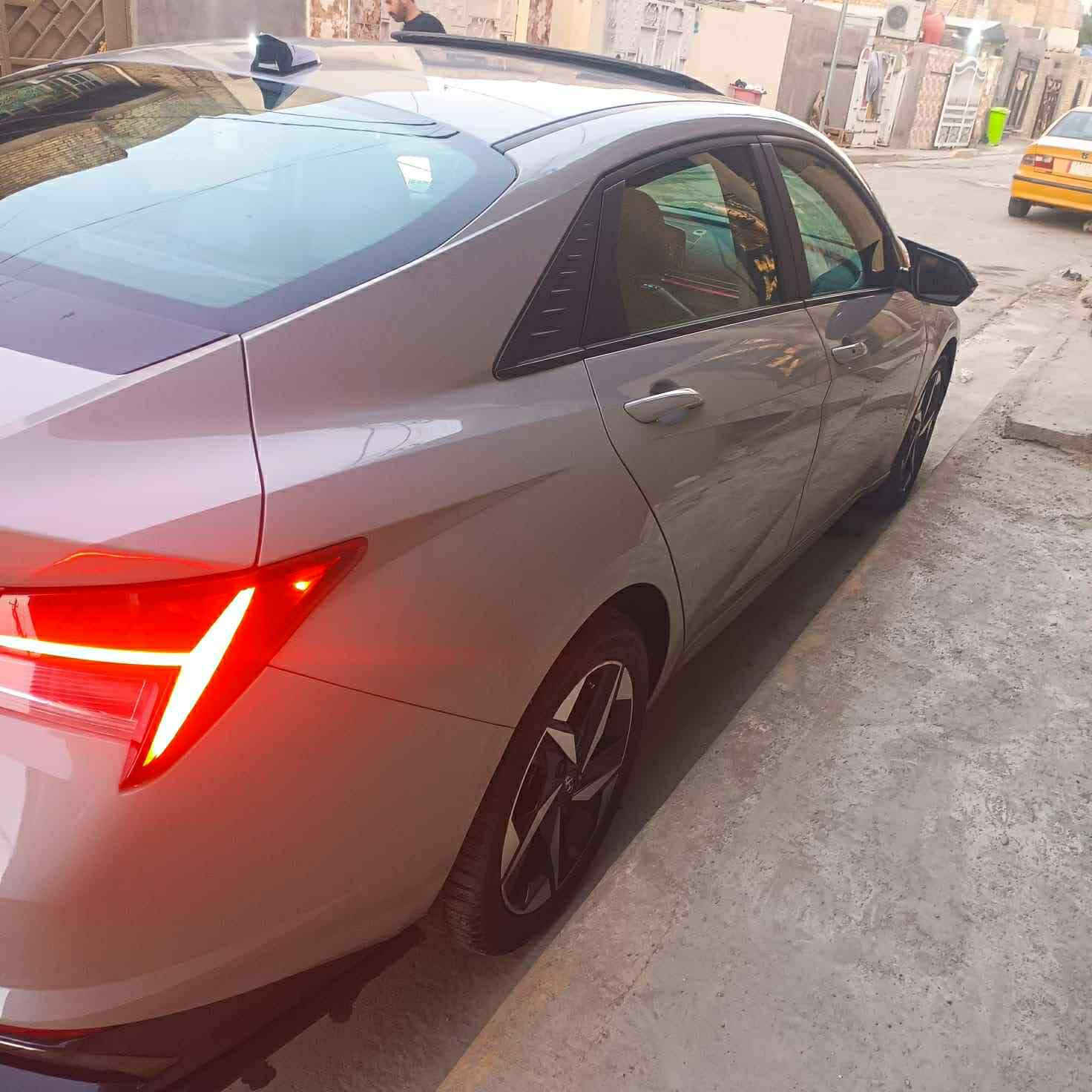 السلام عليكم
هونداي النترا
سمنتي

موديل2023 

محرك 2000 دوش 

المواصفات فول

بصمة تشغيل 

بصمة ابواب 

تشغيل عن بعد 

شاشه كبيره 

دشبول متصل 

شاشه دجتال 

لد بالدشبول متغير

كامره خلفيه 

تحكم ستيرن فول

ويل كب

رادار امامي

رادار خلفي

رادار جانبي نقطه عمياء

تحديد مسار

قياده ذاتيه

تنبيه خروج عن المسار

لد نهاري

 صور الحادث ب المنشور 
سعرها ب ١٦٥
***********
