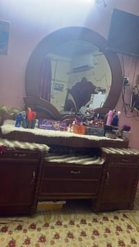 قابل تفاوض • غرفه اخشاب