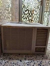 للبيع مكيف راوتر شغال وكل شي ما بيه نظيف خاص لا حد يراسل 07892472096