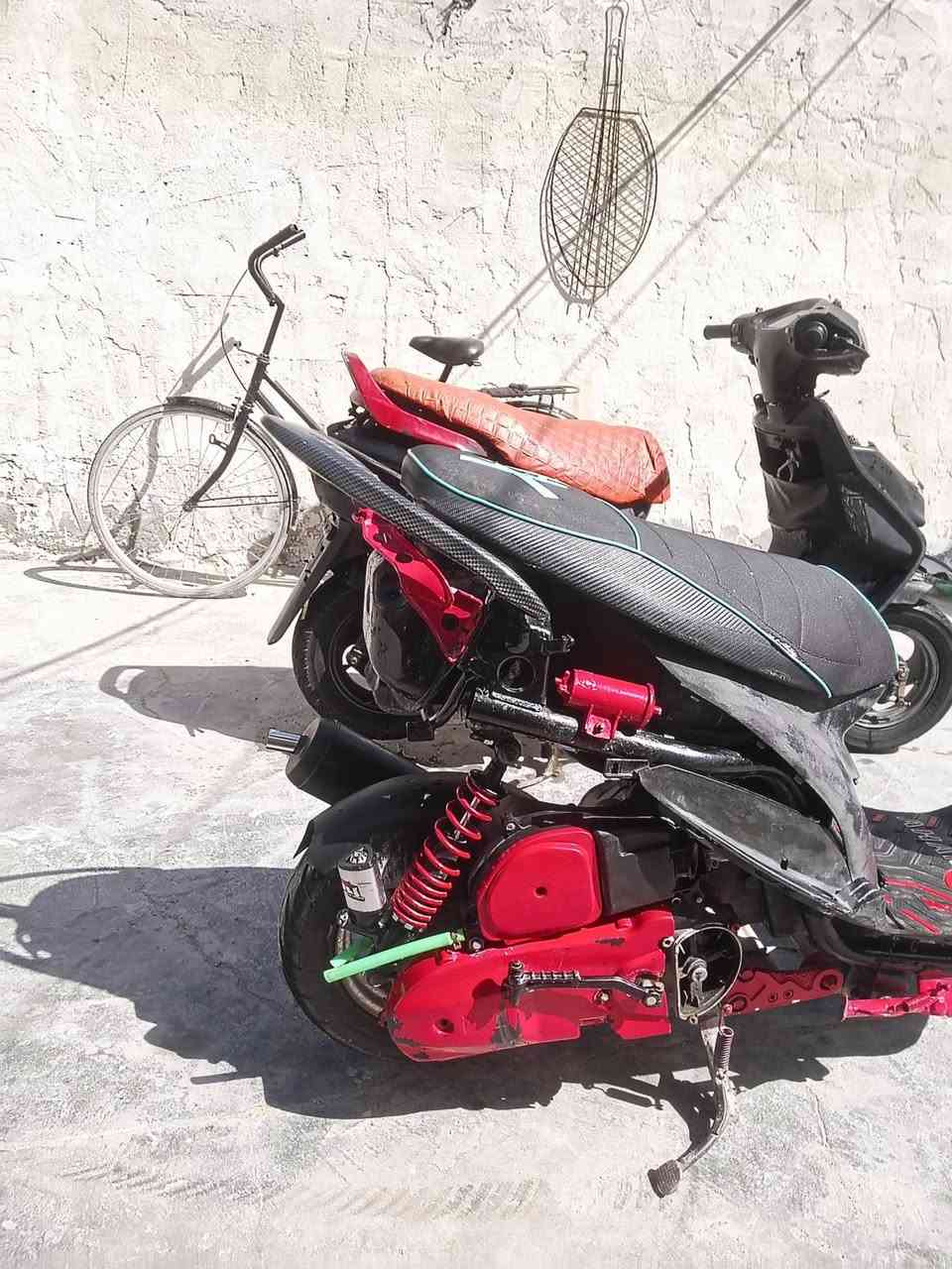 السلام عليكم دراجه ماكس للبيع ودراجه فراشه للبيع كل شيء شغال بيها ما بيهن شيء الفراشه راد لها بس كفرات ماكس حربيه كل شيء شغال بها الماكس حلوه الماكس فراشه كل شيء شغال بيها الالوان بصره زبير هذا رقمي على الواتساب ***********
