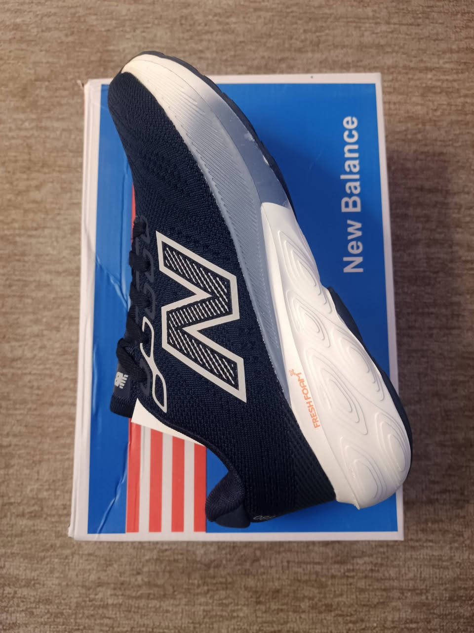 نيوبلانص ماستر اصلي فيتنامي حذاء رياضي قاعده طبيه فرش فوم وزن صفر  كميه محدوده سارع بالطلب هاتف ***********واتساب توصيل متوفر لكل العراق مجاني
