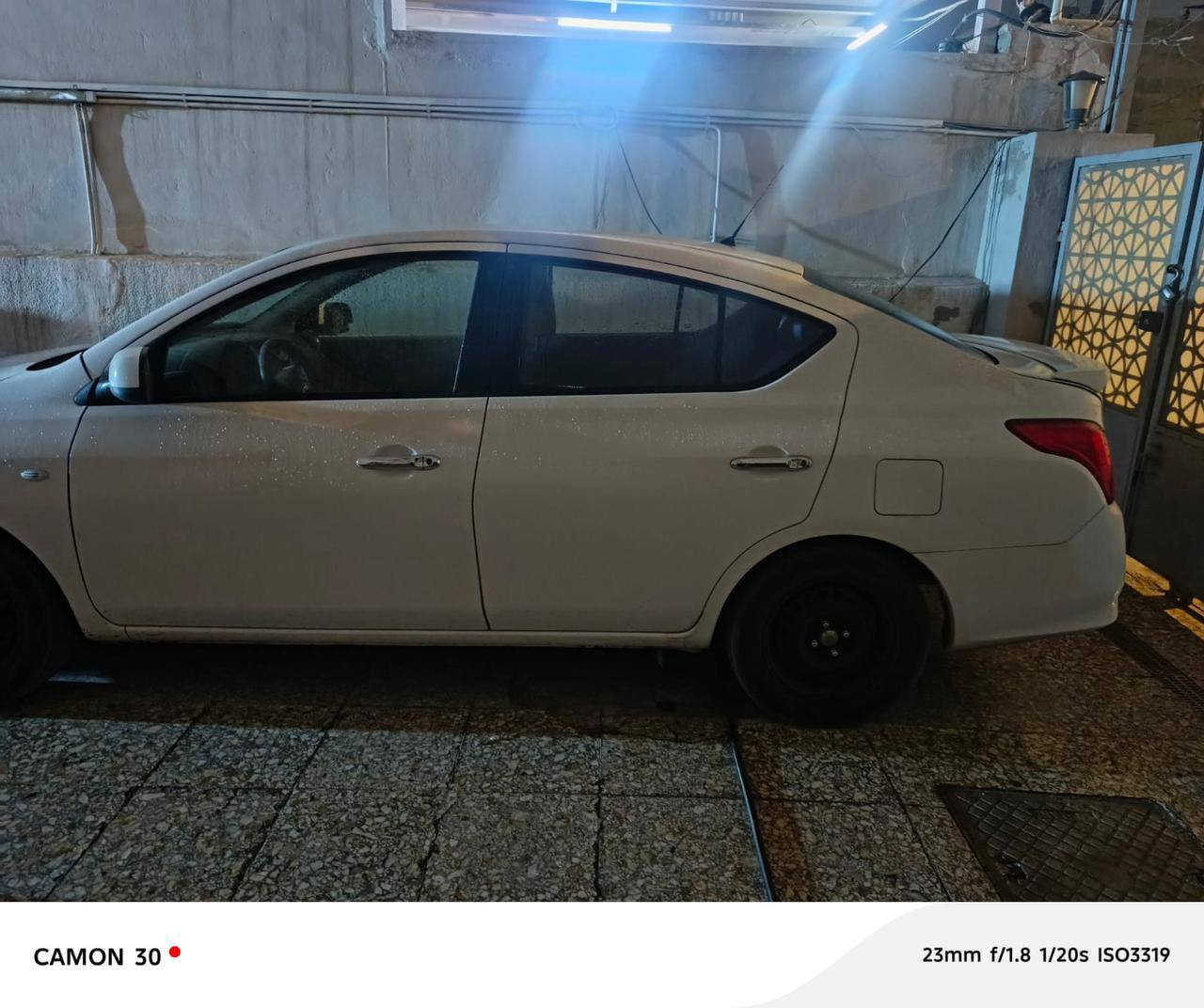 سلام عليكم
سني هندي باسم الشركه 2021
سنويه ضايعه وعندي بيها 
وكاله وقرار قاضي وكتاب مفقودات
جاملغات الاماميه بيهن طاخات 
والجاملغ الخلفي بي بارد فقط 
#السعر 92ورقه 
رقم الهاتف ***********
