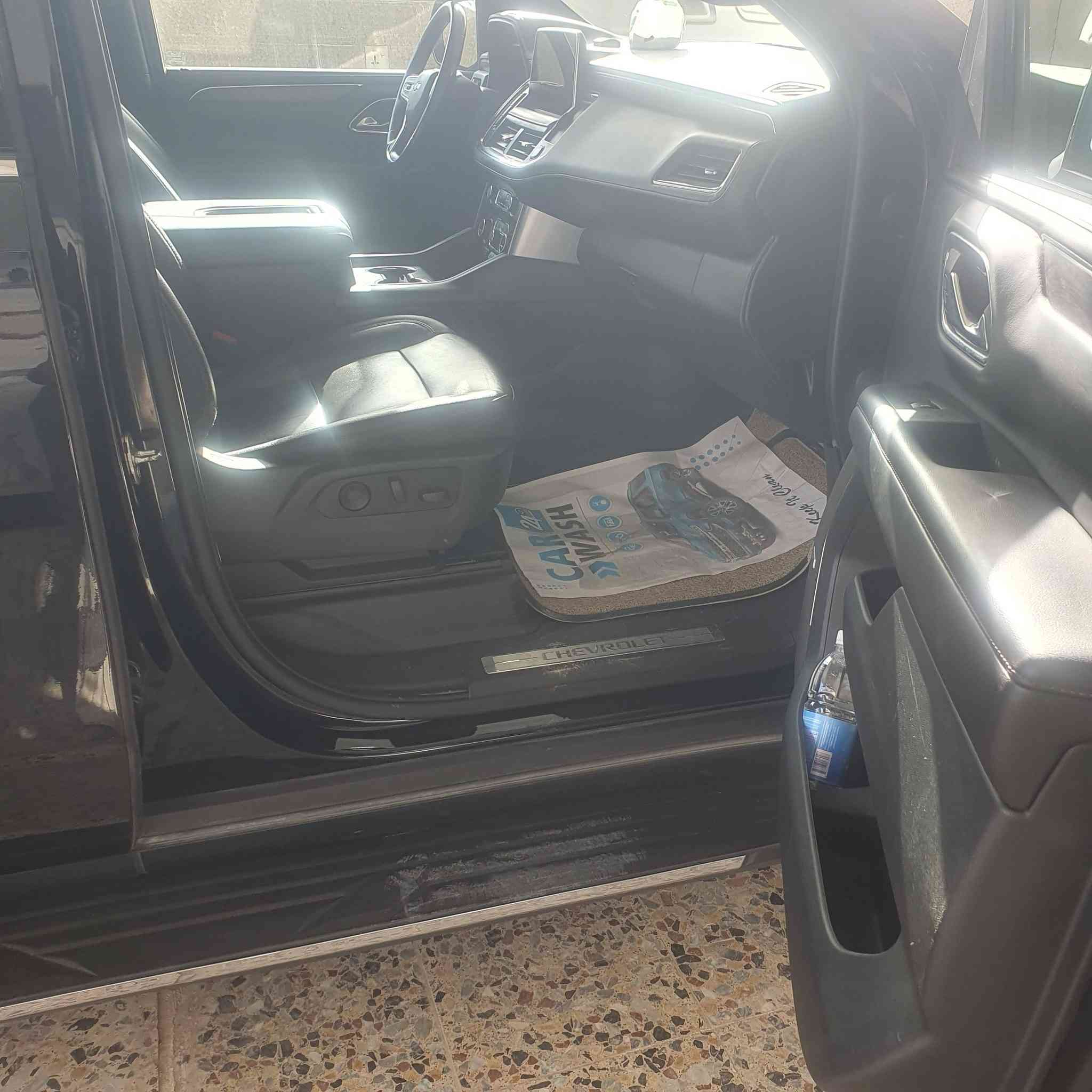 السلام عليكم 
سوبر بان موديل 23 اجره رقم اربيل لون اسود حادثها دعاميه وشباك. والباقي مكفول   LT 
السعر 47 الف $ بي مجال قليل. 
***********
