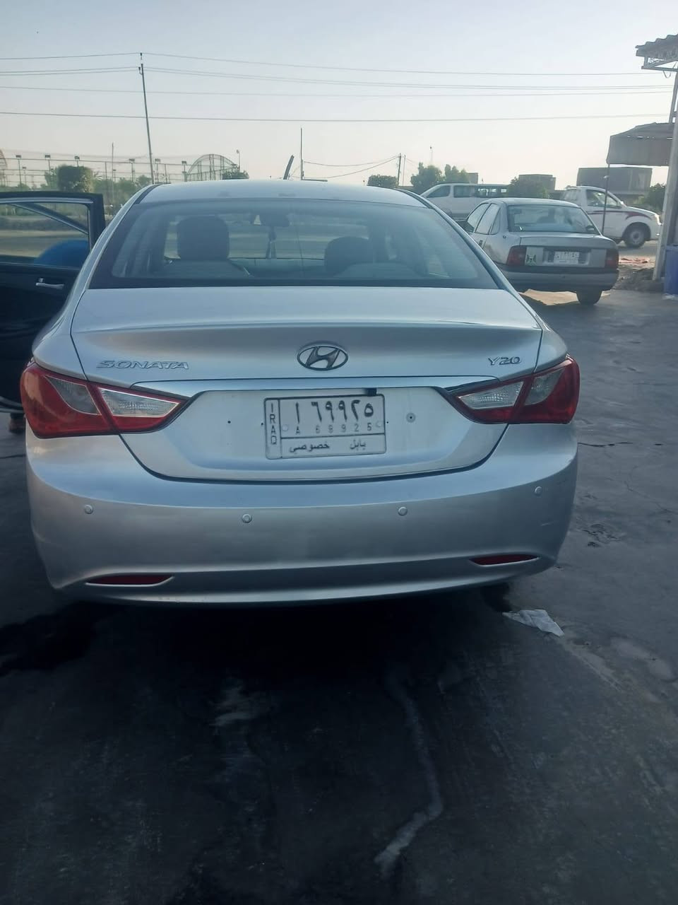 السلام عليكم
هونداي سوناتا للبيع موديل 2011 
السيارة بيه بيبان ثنين وبنيد فقط بدون دواخل 
السيارة معروضه ب100 وبيه مجال 
للاستفسار ***********
