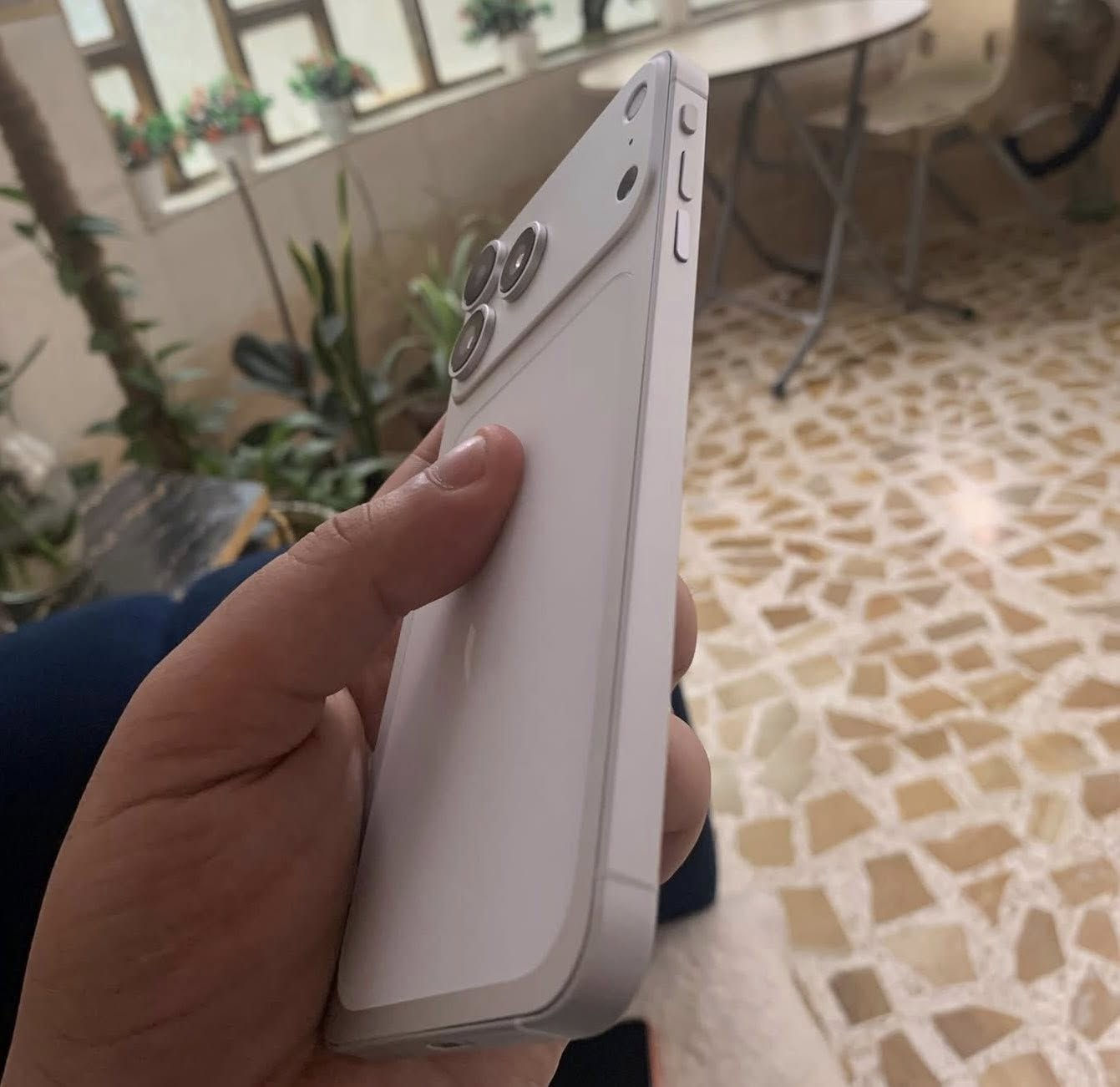 السلام عليكم ايفون Xsmax’ محور 17 برو ماكس نضيف كلش مستبدل بطاريه فقط 100% ذاكره 64 متوفر توصيل جميع المحافضات العراق ***********
