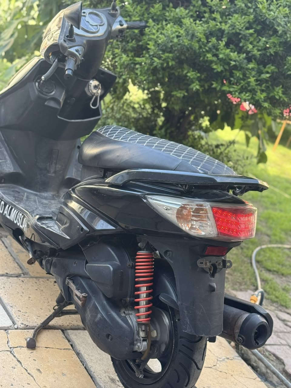 سلام عليكم للبيع سكنس فحل ياباني مكينه بلاديه كهربائيات كله شغاله نكره سلف بكل وقت كابريتر اصلي مابيه لا نضوح ولا تبخير السعر 600وبيه مجال بسيط للاستفسار ***********بغداد حي القاهره
