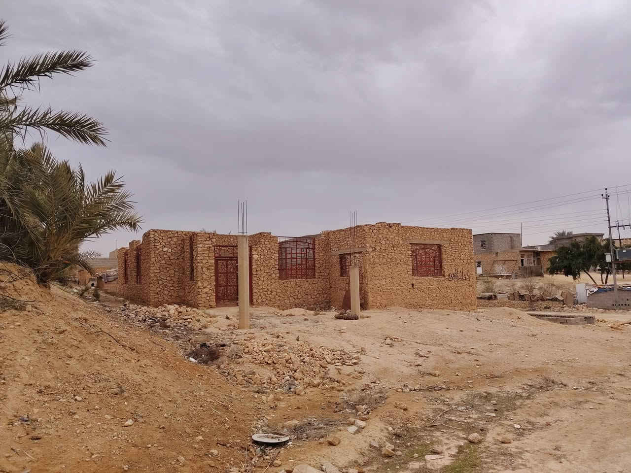 هيكل ع صب واكف مساحته 800م في بروانه حي البصكر البيع السعر خاص
***********
