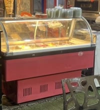 عارضة مقبلات للبيع 16 بلانك نظيفه وع الشغل السعر 400 وبيهة مجال مكاني ...