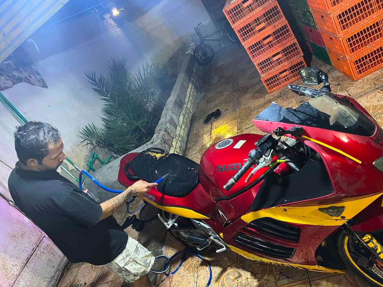 بطح محرك 400دراجه اللبيع دراجه جديده محرك نضيف صوت يخبل 
يرادله بس كفرات وتنضيف كبرتات 
دراجه كوم حديد مكفوله من سرقه 
شراي يتصل ***********سعر600
