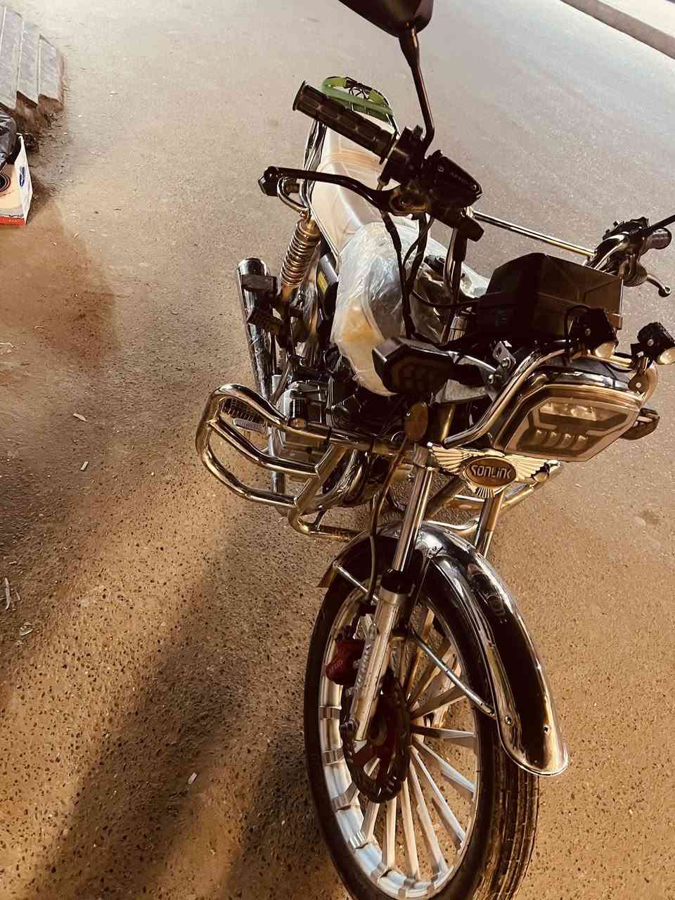 السلام عليكم سيفان موديل24 نضافته100/100محرك بلادي ممفتوح كهربائيات كله شغاله السعر 750وبيه مجال شي قليل العنوان قضاء الخالديه***********
