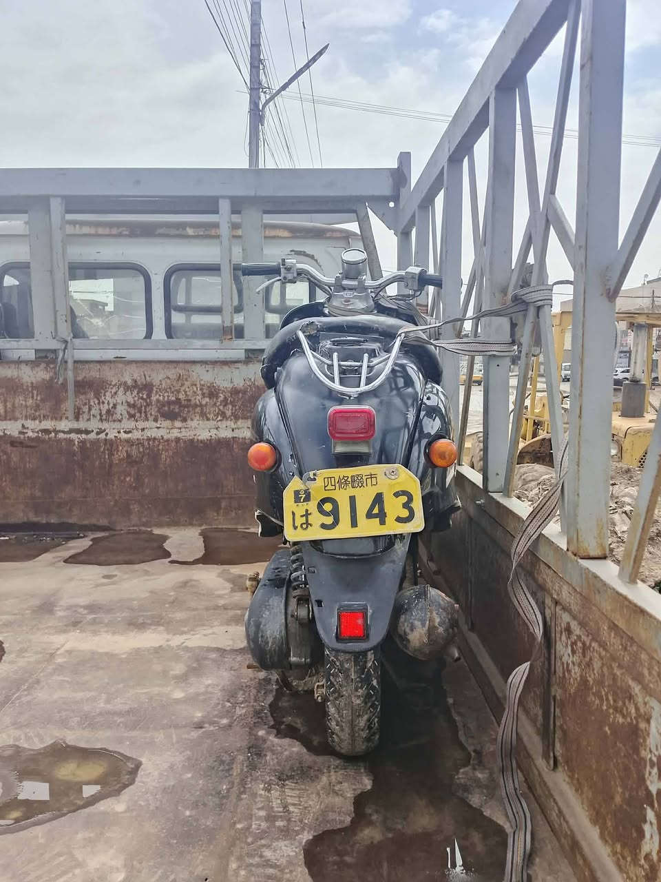 سلام عليكم درجه عبد الحليم دراجه شغاله ومحركه خير من الله نقص بس باتري السعر ١٦٠ وبيه مجال بصيط


**إذا كنت صاحب هذا الإعلان وتريد حذفه لأي سبب، رجاءا أرسل رسالة إلى الدعم الفني**