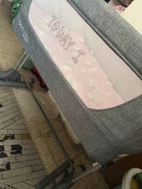 سرير اطفال • جديد جداً • قابل تعديل