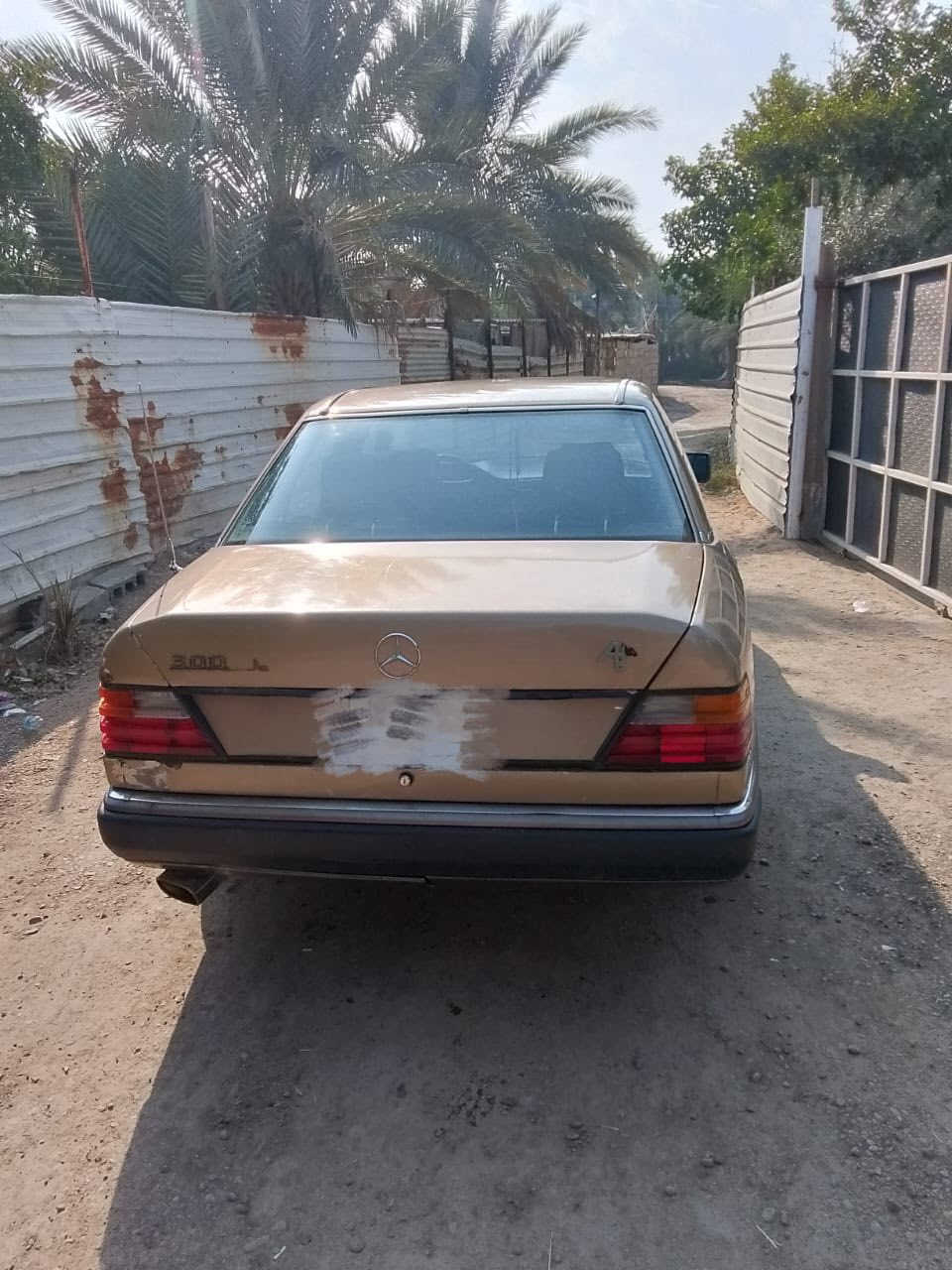 السلام عليكم مارسيدس دب موديل 1991رقم كربلاء تحويل ثاني يوم سياره مكينه وكير بطه تبريد شغال كهربائيات كلها شغاله خير من الله مابيها اي نقص بس ترتيبات تريد السعر ٣٥ورقه قفل ***********
