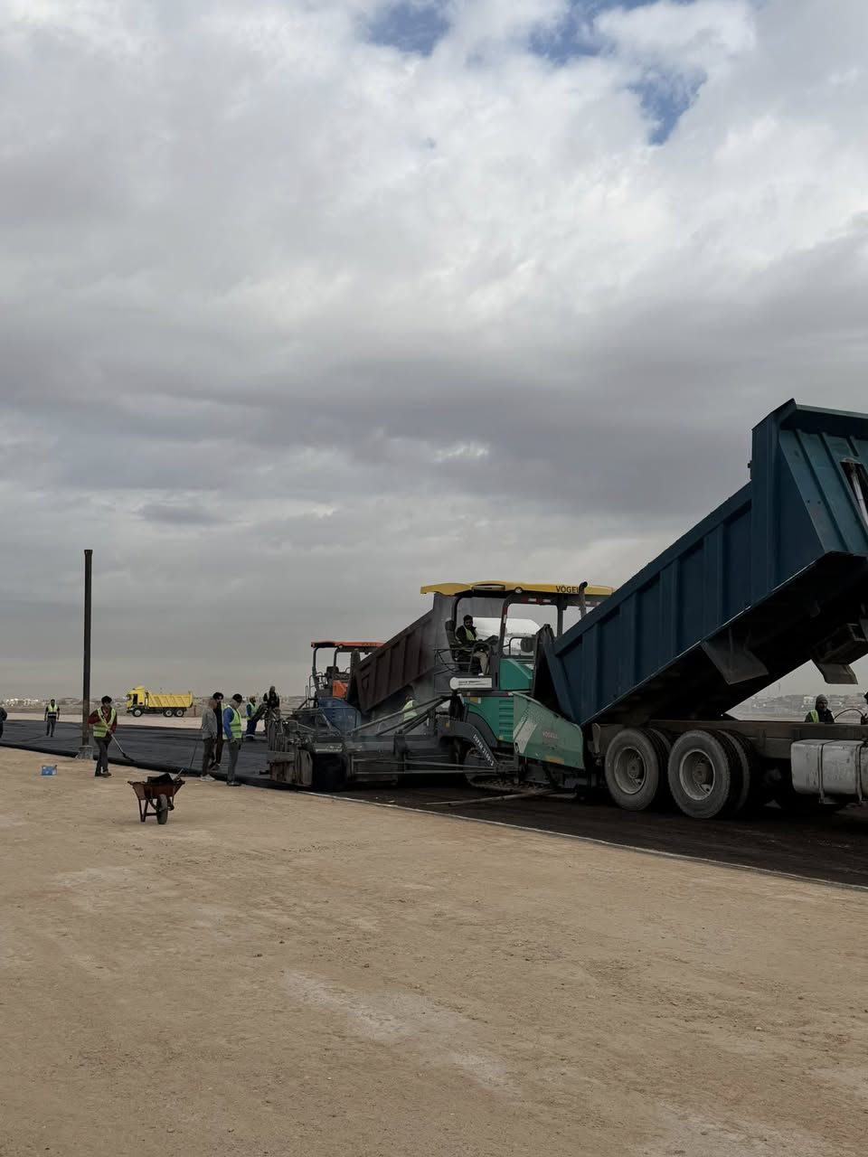 صباح الخير 
على بركة الله 
تم تبليط شارع 60العابر في مقاطعة 2356
العابر زون أول ✒️
الاستفسار عقارات فدك
***********
***********
