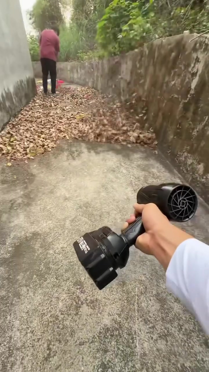 بلور شحن لاسلكي مع بطارية وشاحنة 🍂

💨 قوة نفخ عالية لتنظيف الأتربة والأوراق بسرعة وكفاءة
🔋 يعمل على بطارية قابلة للشحن لحرية حركة كاملة
⚡ يأتي مع بطارية وشاحنة جاهزة للاستخدام
🛡️ هيكل متين ومضاد للصدمات لتحمل الاستخدام اليومي
👌 تصميم مريح وخفيف الوزن وسهل الحمل
🏠 مناسب للمنزل، الحديقة، المحلات وورش العمل

💰 السعر: 15,000دينار فقط
🚚 التوصيل: 5,000 دينار


**إذا كنت صاحب هذا الإعلان وتريد حذفه لأي سبب، رجاءا أرسل رسالة إلى الدعم الفني**
