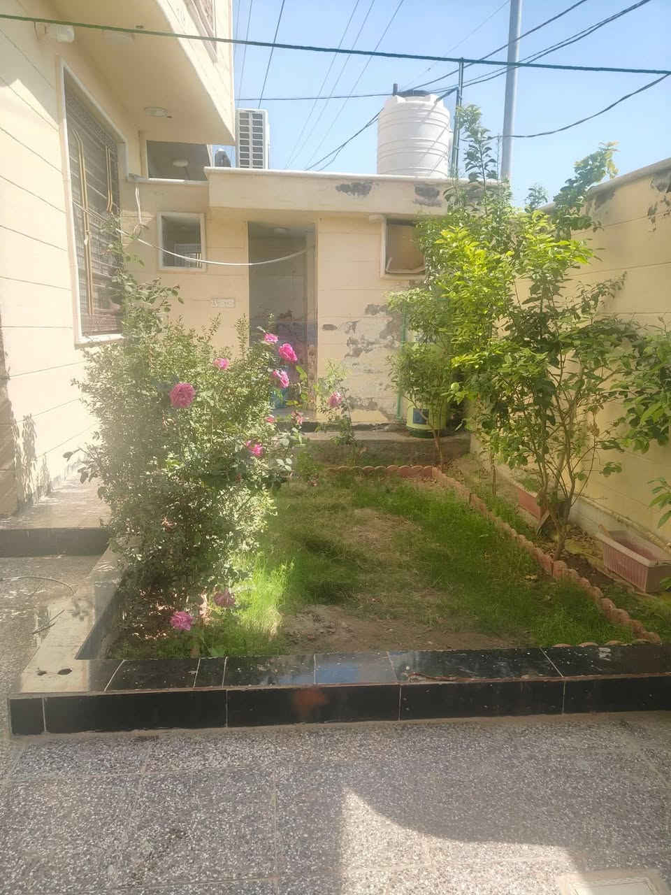 يالله اللهم صلي على محمد وال محمد بيت للبيع مساحته ٢٠٠ متر سند ٢٥ كافه تفاصيل أكثر داخل الفيديو العنوان كربلاء طويريج حي الكردي للاستفسار *********** عقارات تاج القمه شارع أربعين مقابيل الطابو
