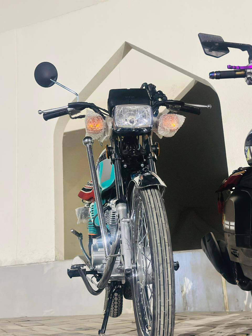 السلام عليكم دراجه اربعه كير
قبل اسبوعين طلعته من الحاويه 
دراجه مرقمه السعر مليون و850 
وبيه مجال بسيط مكاني حي النداء 
***********
